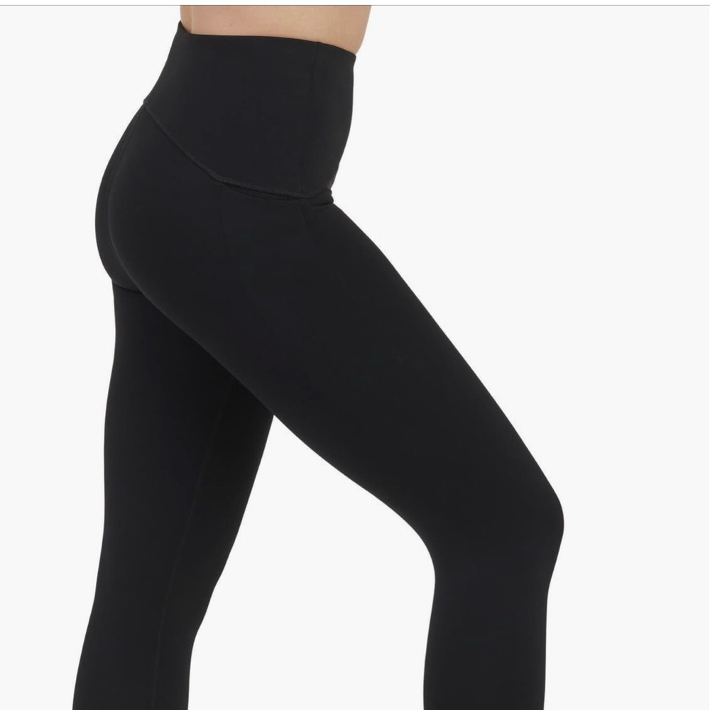 NWOT SPANXShape Booty Boost Side Pocket Leggings